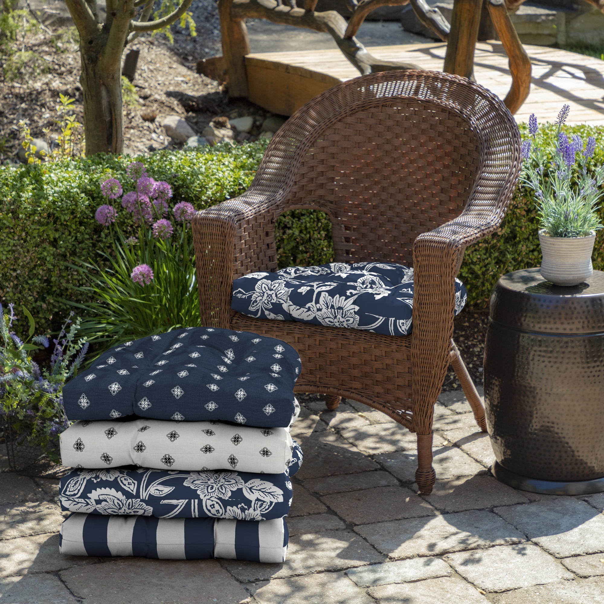 ARDEN Outdoor Wicker Chair Cushion 18 x 20, Sapphire Blue Ashland Jacobean