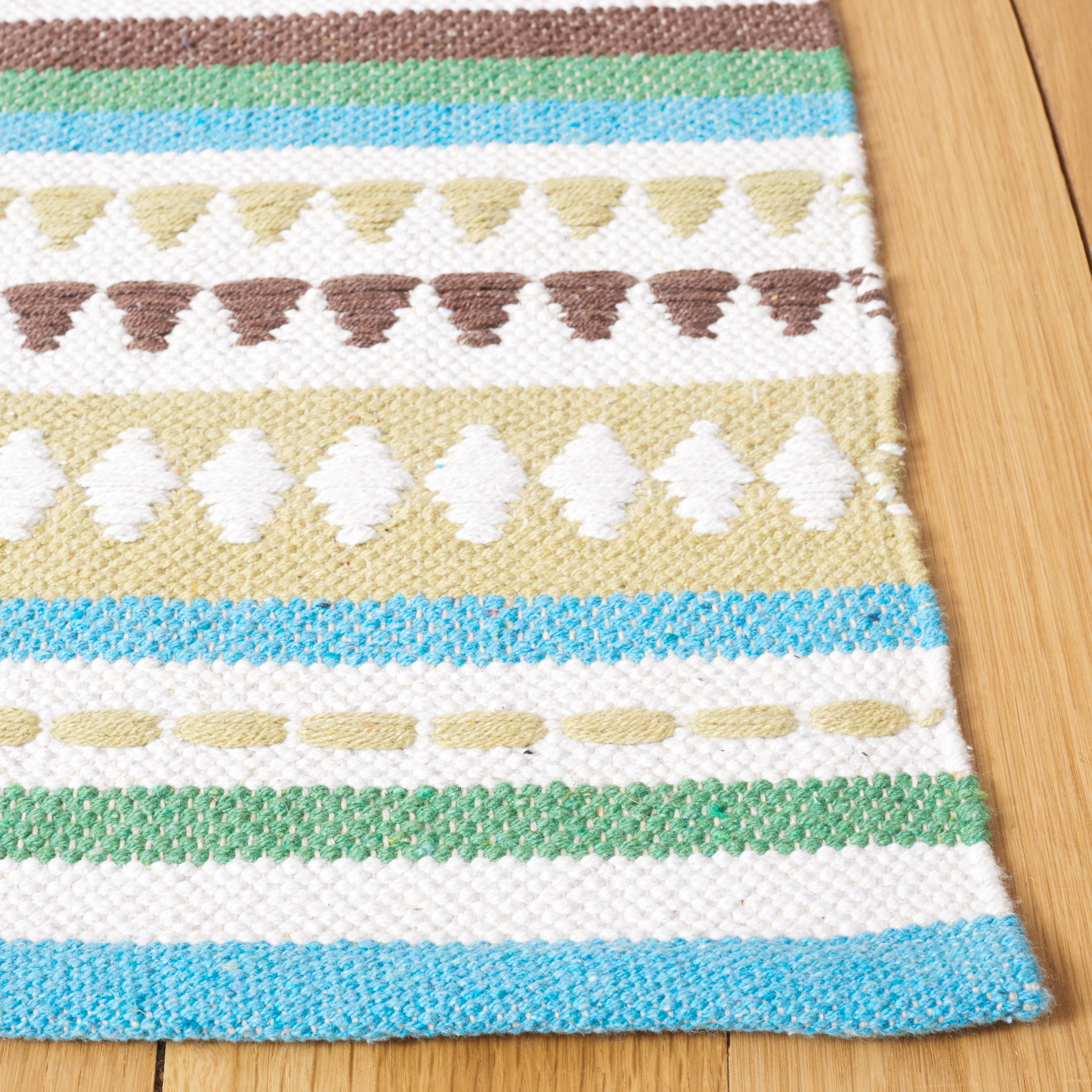SAFAVIEH Montauk Kenyon Southwestern Cotton Area Rug, Light Blue/Ivory, 8' x 10'