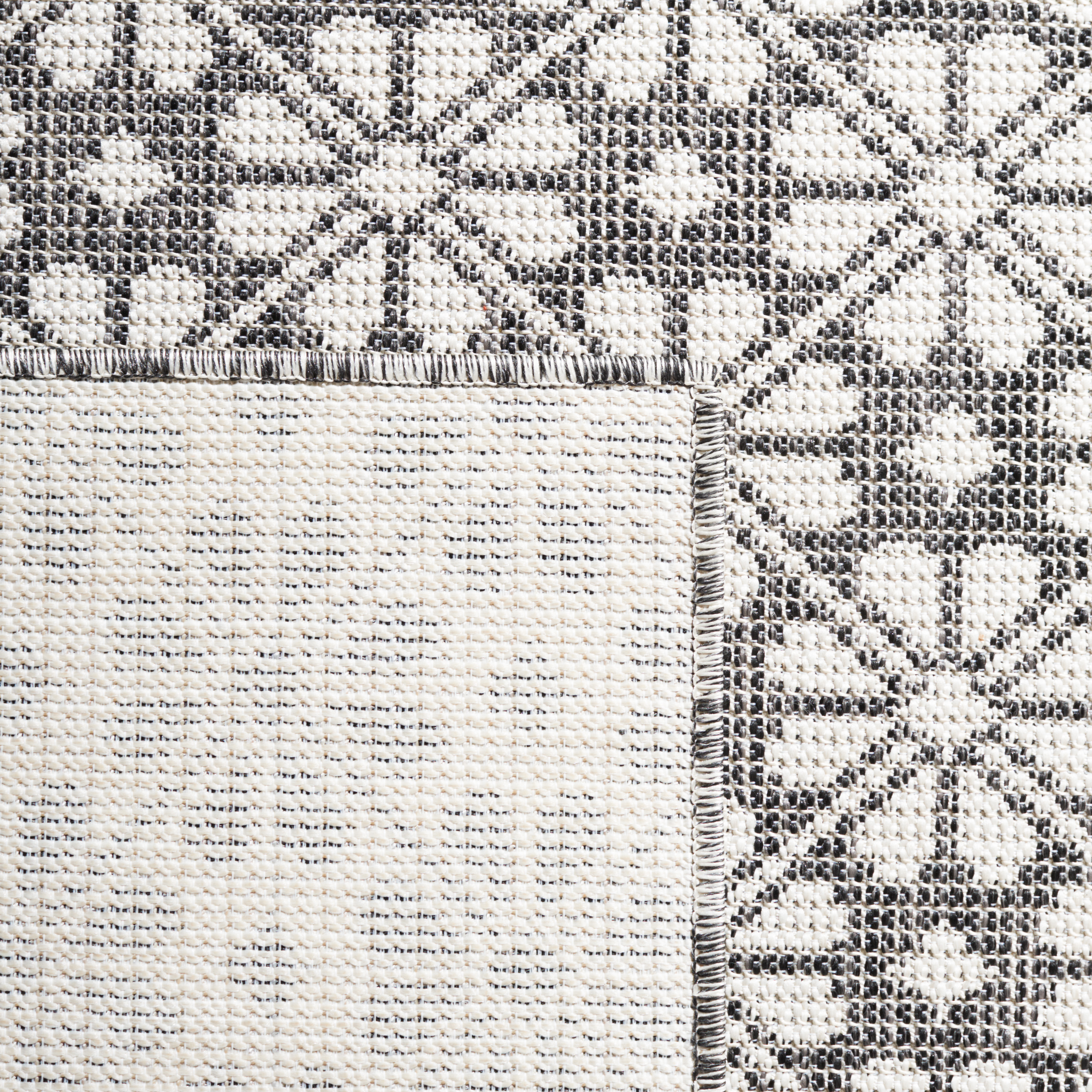 SAFAVIEH Martha Stewart Hampton Caroline Diamond Area Rug, Black, 6'5" x 6'5" Square