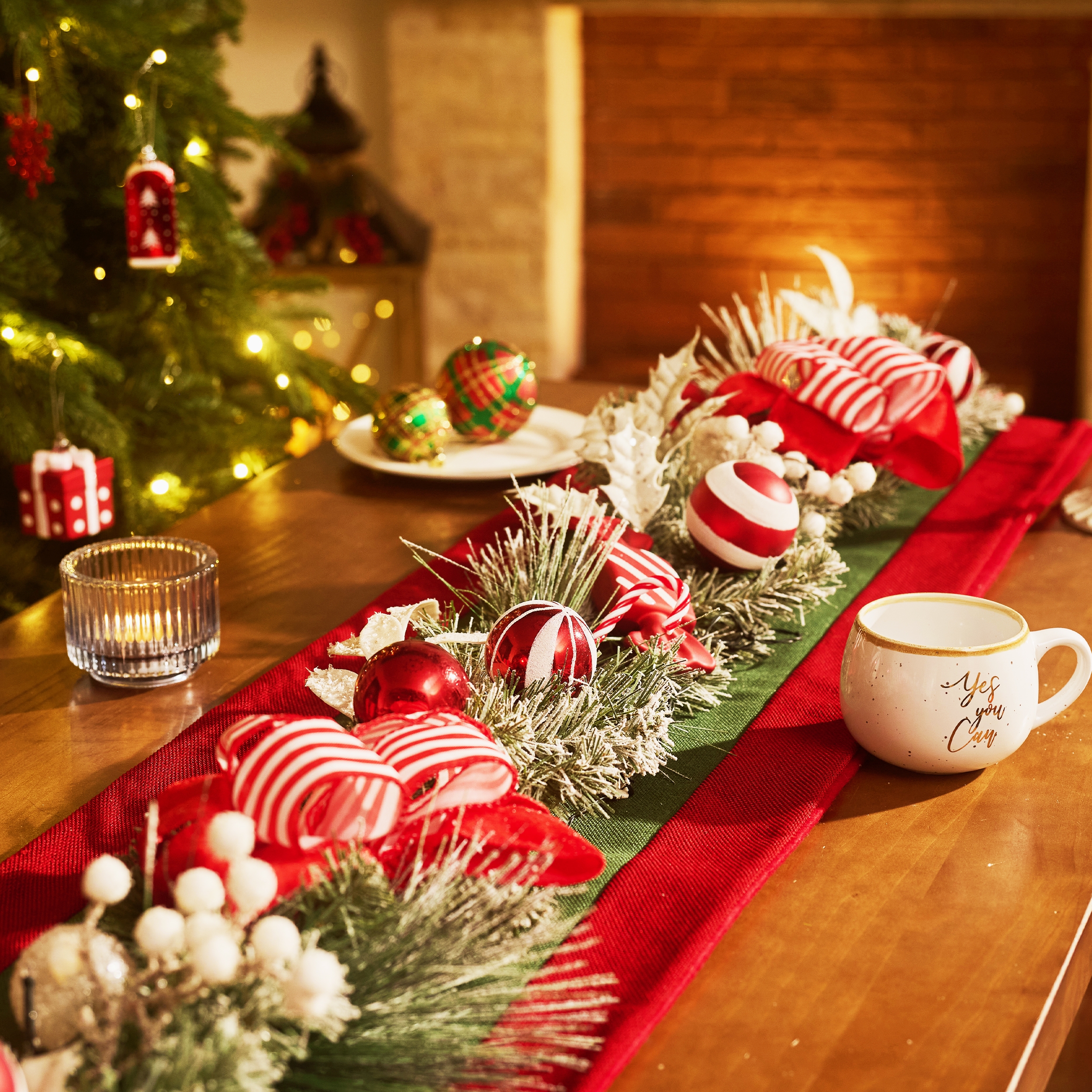 Valery Madelyn 6ft Pre-Lit Red & White Christmas Garland photo 6
