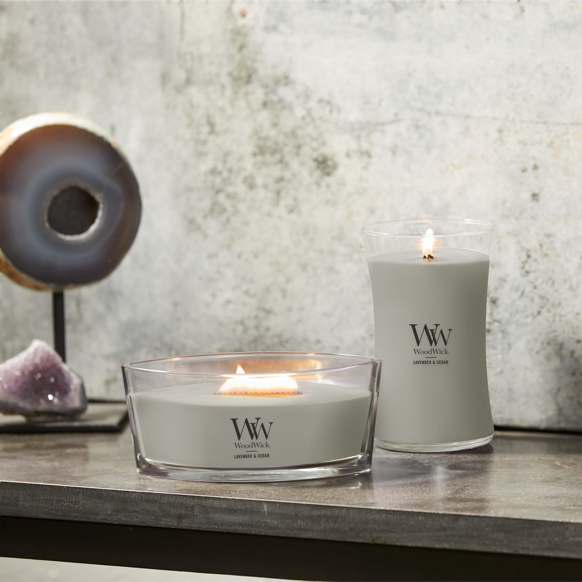 WoodWick Lavender & Cedar Scented Large Hourglass Candle, Crackles as it burns, Up to 180 hrs burn time, Perfect for gifting, 21.5oz