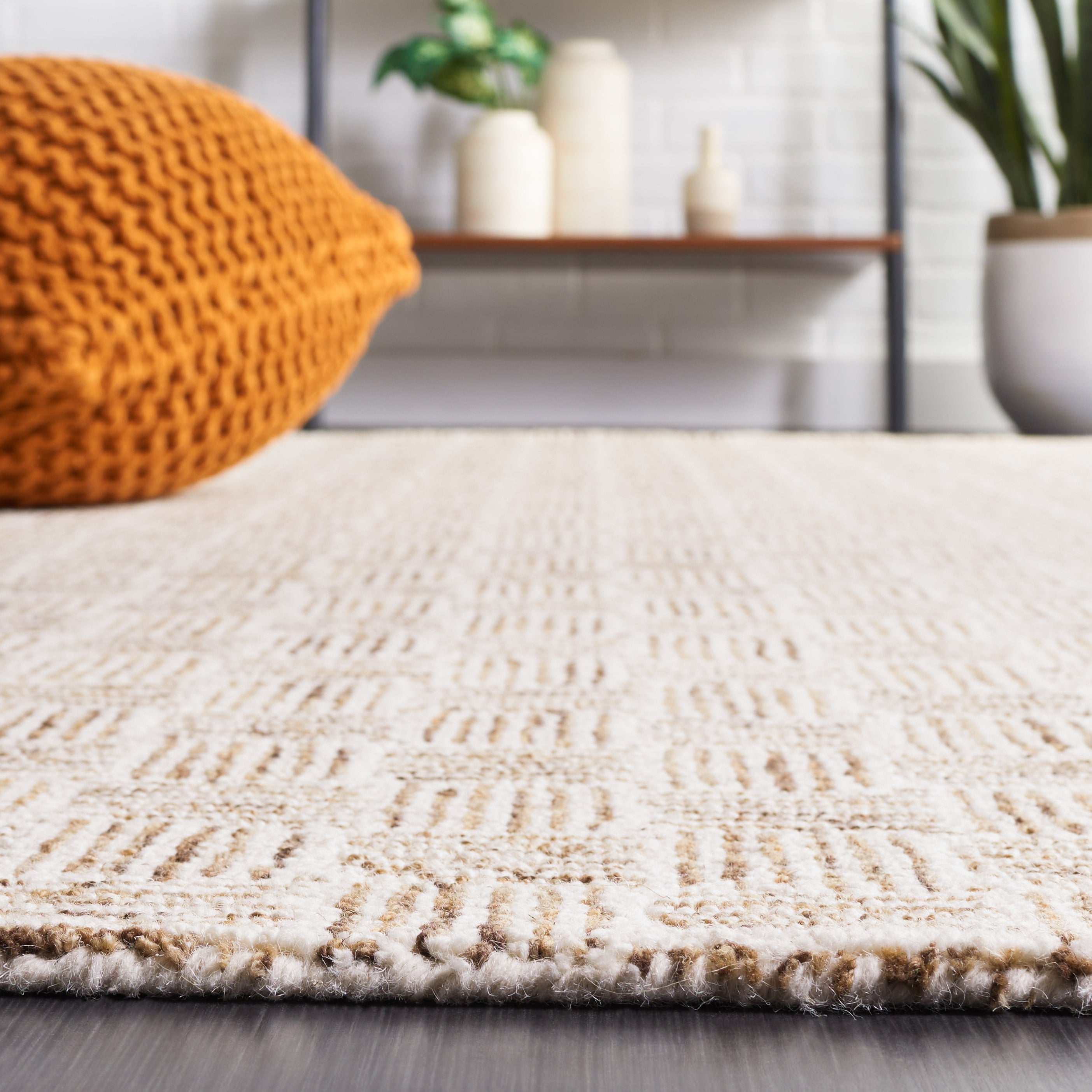 SAFAVIEH Micro-Loop Charlotte Solid Area Rug, Taupe/Ivory, 4' x 6'
