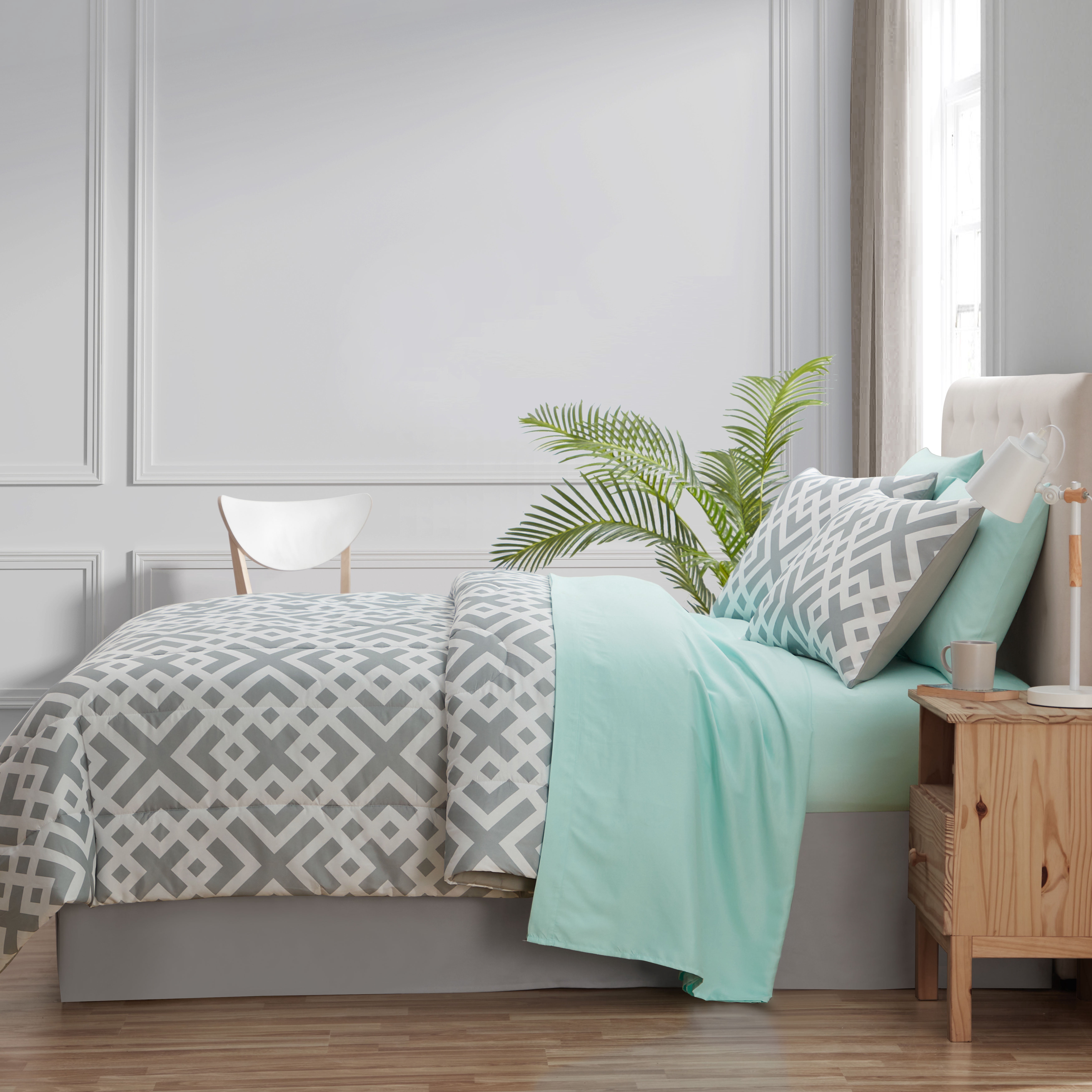 Mainstays Gray Geometric 8 Piece Bed in a Bag Comforter Set With Sheets, King