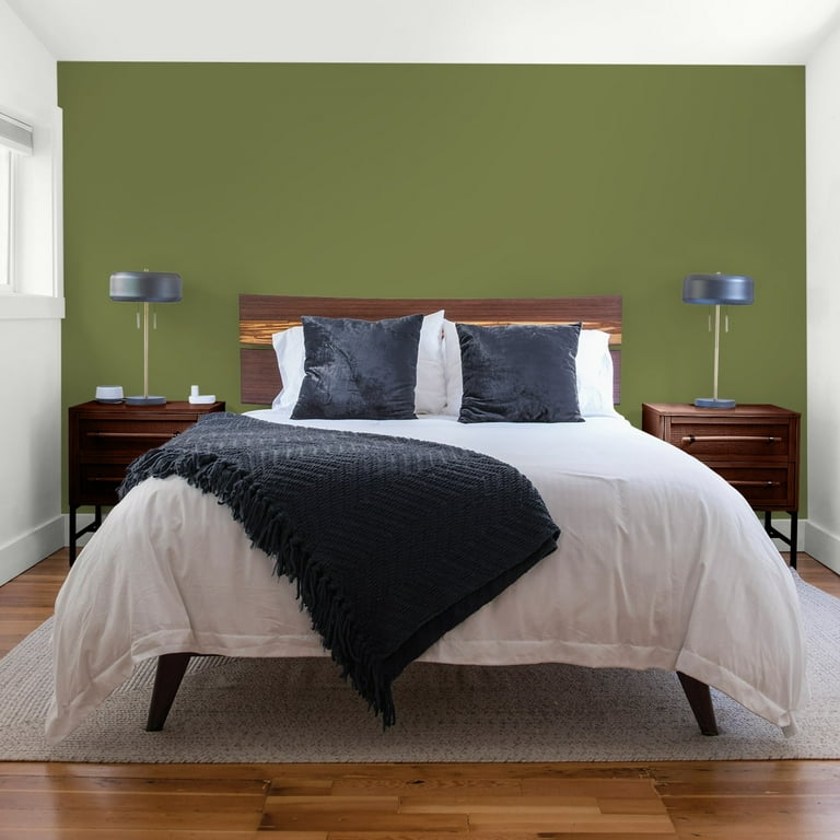 Glidden One Coat Oakmoss / Green Flat Interior Paint with Primer