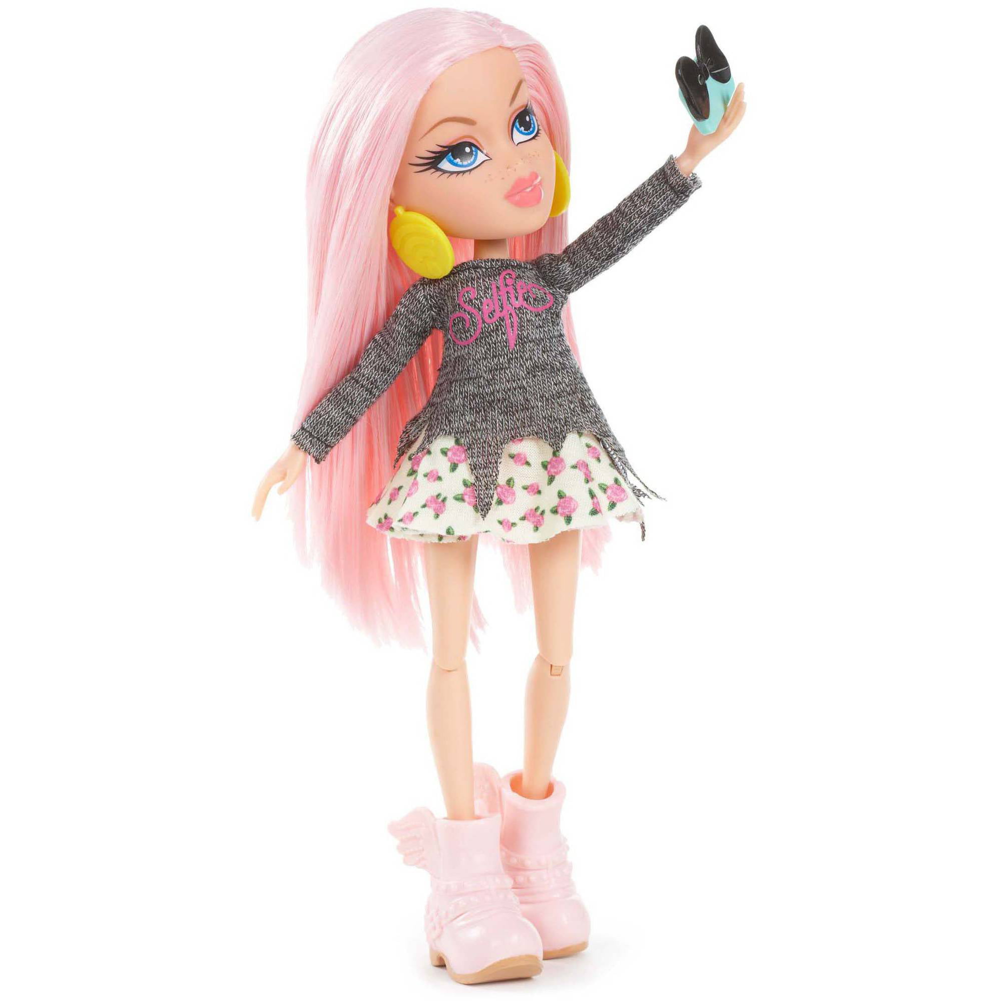 Cloe Doll 2015 MGA Bratz Selfie Stick 