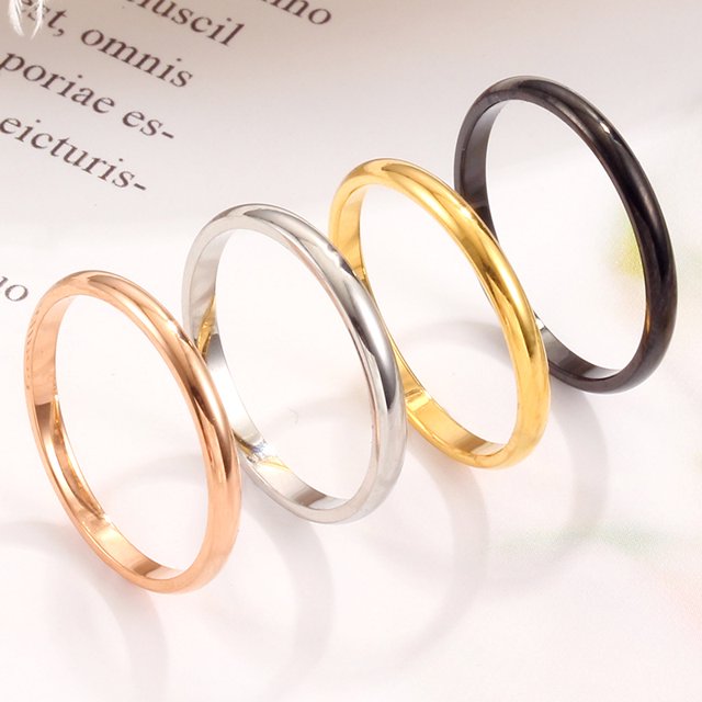 Anillo de acero de titanio liso y sencillo de moda chapado en oro rosa de 18 quilates, anillo esférico de acero inoxidable para parejas para mujer, ideal para parejas, uso cómodo