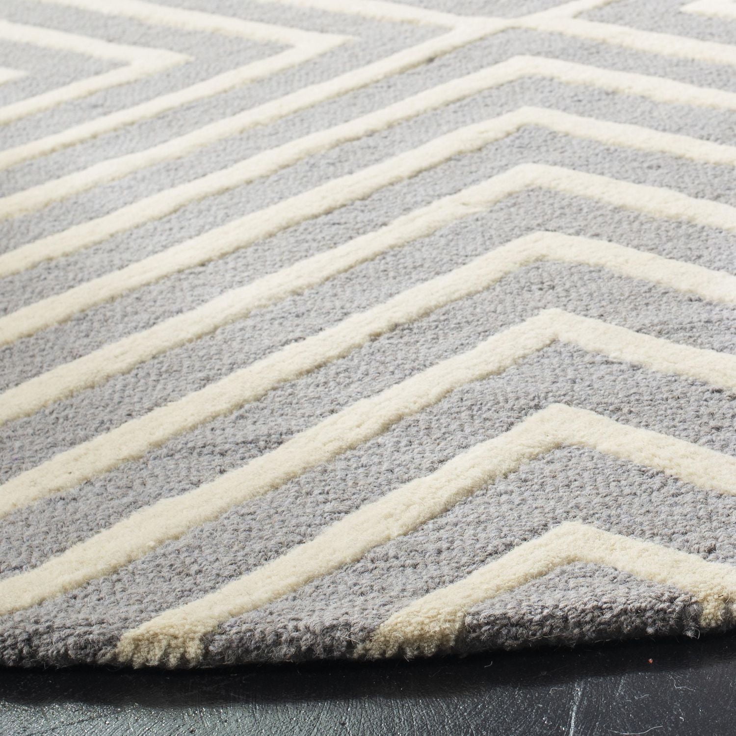 Safavieh Cambridge Lilly Diamond Stripes Area Rug