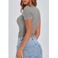 thumbnail image 2 of Remera PRETTYGARDEN 2025 Henley Ajustada con Botones Gris, 2 of 8