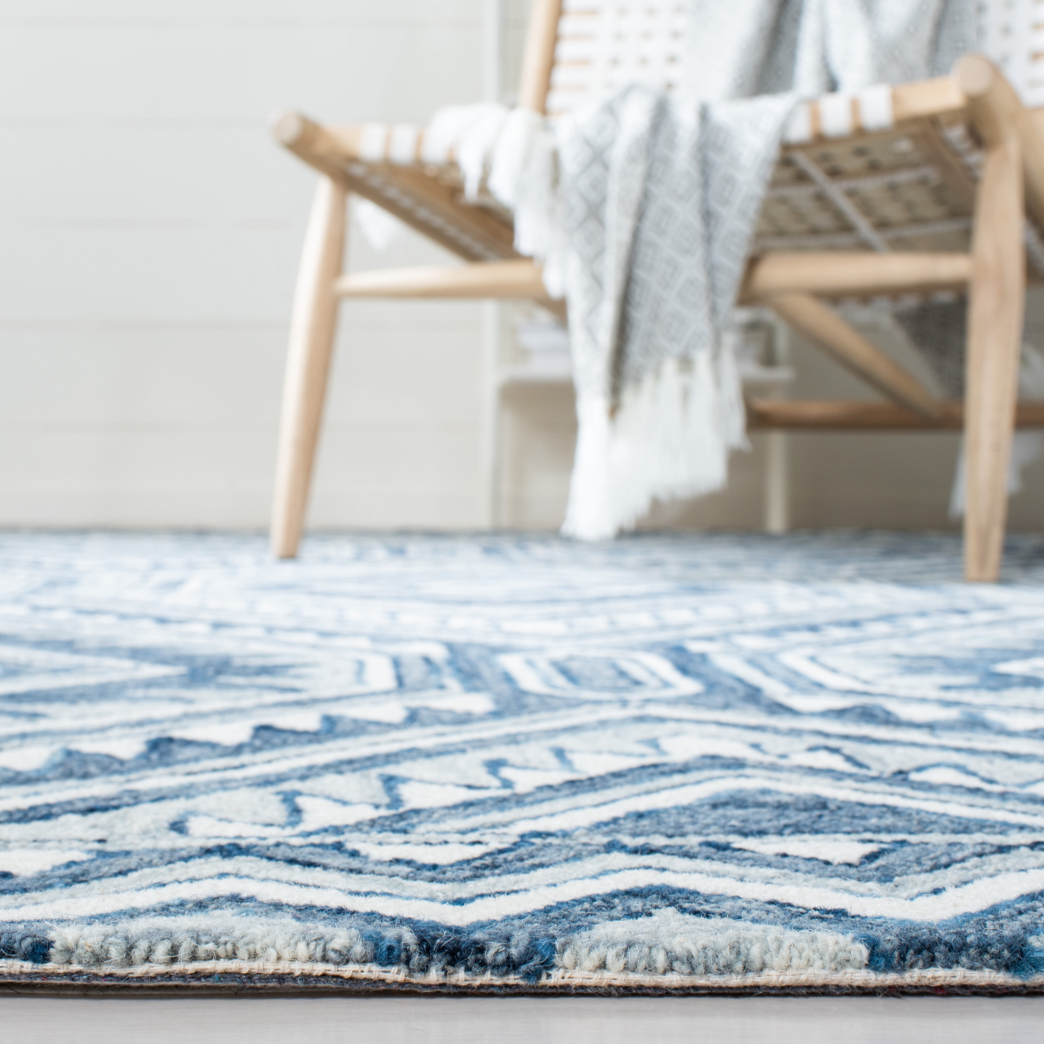 SAFAVIEH Metro Desi Medallion Area Rug, Blue/Ivory, 6' x 6' Square