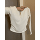 thumbnail image 1 of Camisetas de manga larga con cuello en V súper calientes para mujer Tops adelgazantes de otoño Suaviza tu silueta Estilo coreano versátil Reducción de edad, 1 of 4