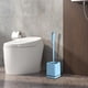 thumbnail image 1 of Escobilla de baño de mango largo con base magnética de pared sin taladro | Set de limpieza de inodoro de plástico gris, azul y rosa | Portaescobillas para baño de pie o de pared, 1 of 7