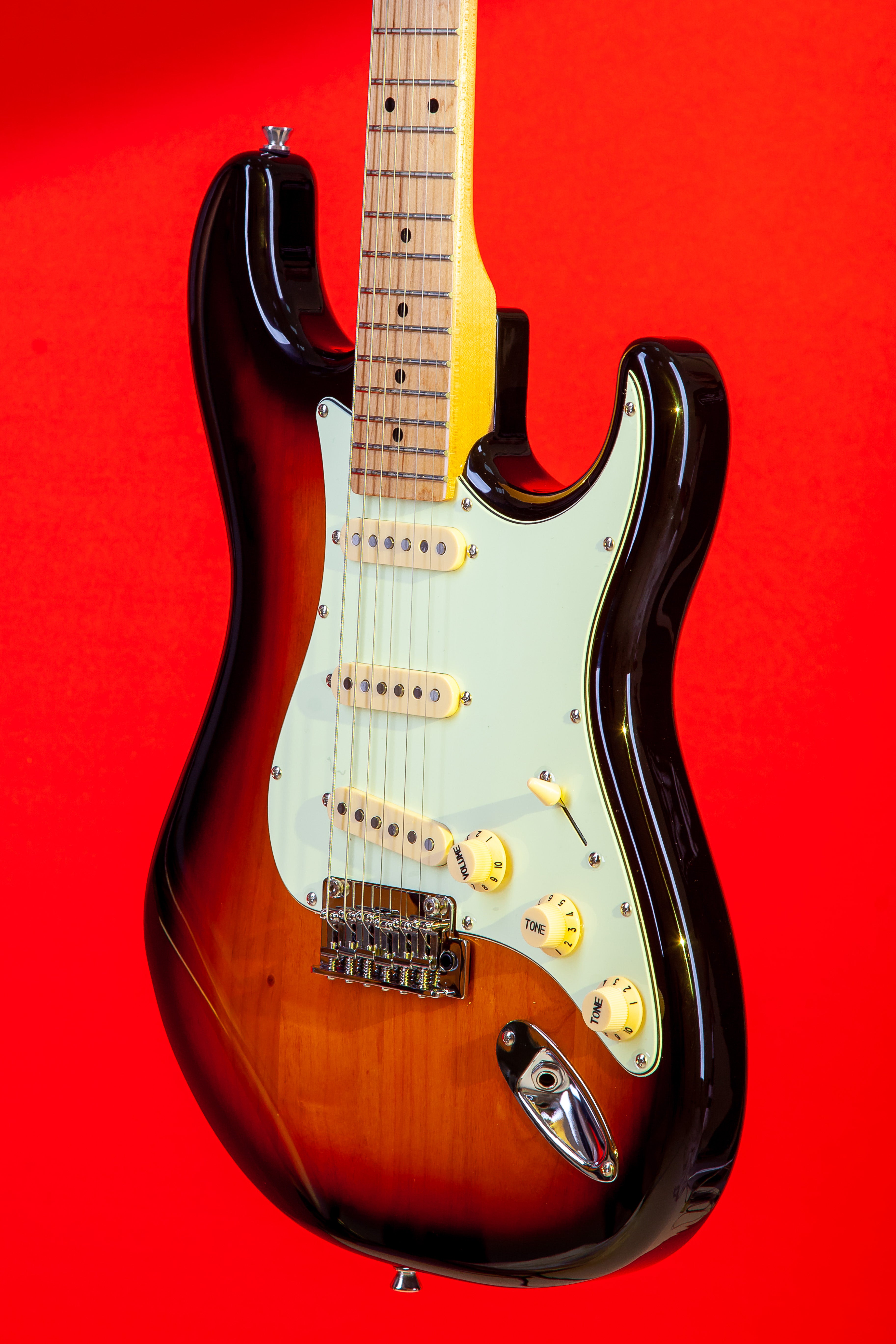 Tagima T 635 CLASSIC-SB-LF/MG Electric Guitar - Sunburst