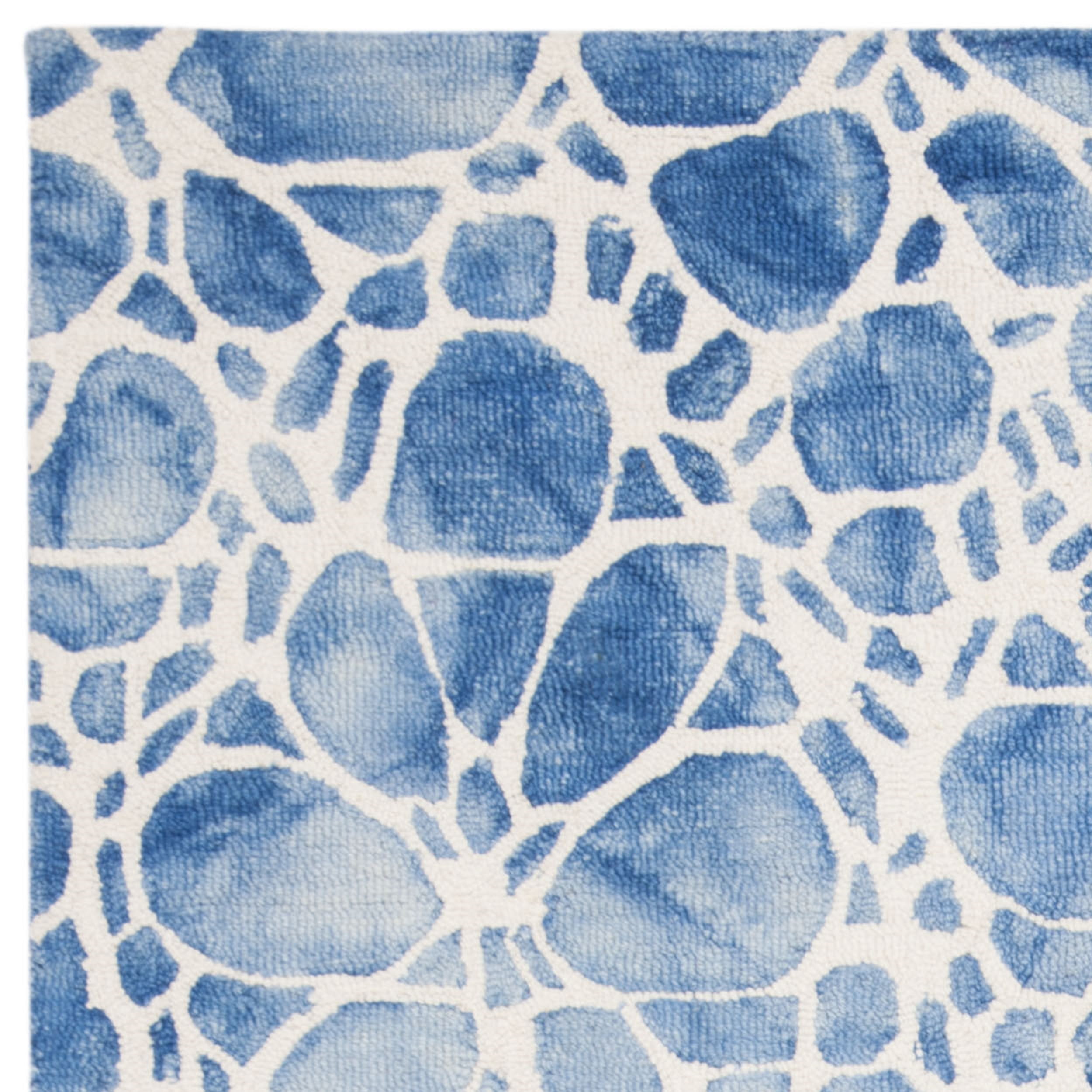 SAFAVIEH Dip Dye Eleanora Distressed Wool Area Rug, Ivory/Blue, 5' x 8'