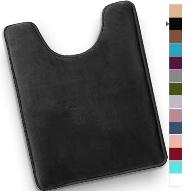 comfitime alfombras de baño de espuma viscoelástica gruesa, antideslizantes, con una superficie de terciopelo suave y ultra absorbentes, para baños pequeños, grandes y largos, de color negro Alfombra de baño negra ComfiTime colocada plana con recorte en U para contorno de inodoro; silueta rectangular con borde ribeteado y acolchado de 1 pulgada visible, superficie de vellón de terciopelo tratada para absorción rápida, respaldo antideslizante indicado en especificaciones, fondo blanco. A menudo usada como alfombrilla junto al inodoro para mayor confort.