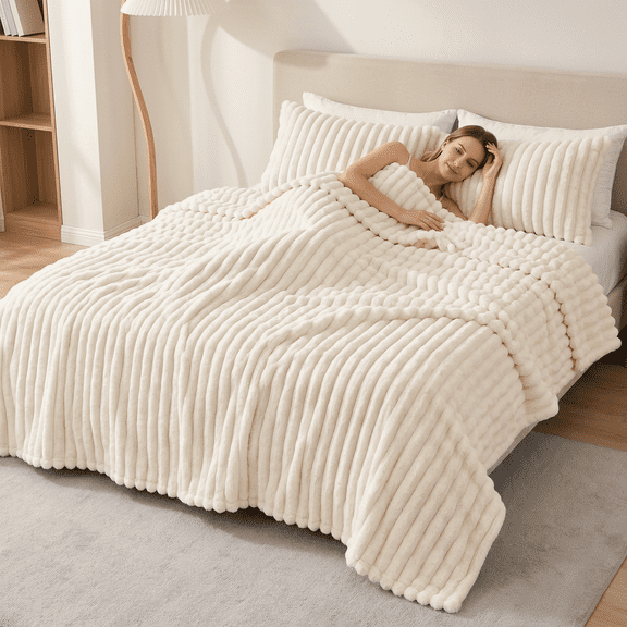 Flannel Comforter, Warm Plush Bedding Comforter, Ideal for Bedroom Rest, Easy to Clean White Throw 48"×60"