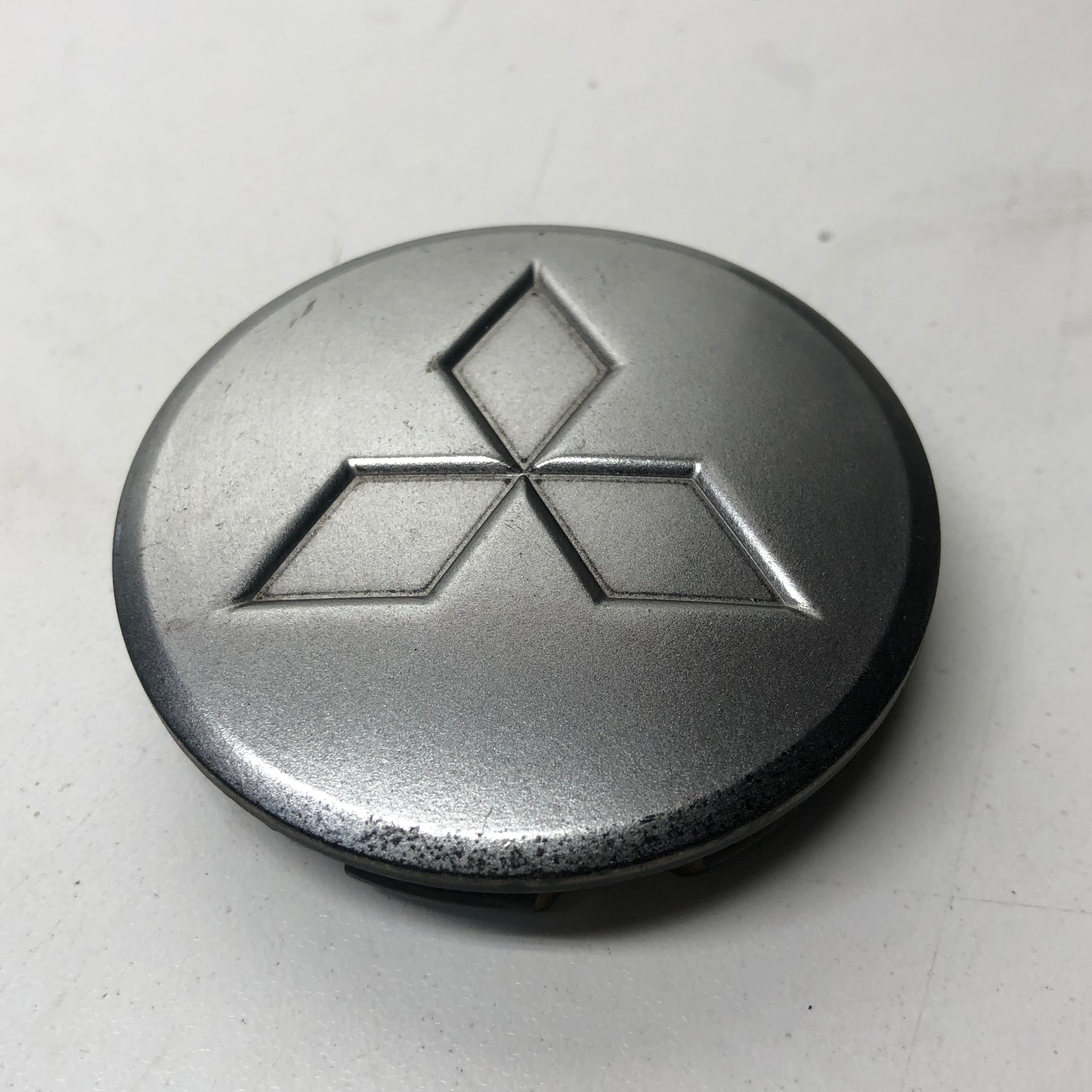 mitsubishi rim center cap