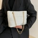 thumbnail image 3 of Bolso de cadena a la moda para mujer bolso de hombro acolchado bolso de viaje diario para mujer de Color sólido, 3 of 8