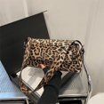 thumbnail image 4 of Bolso pequeño de moda para mujer, estilo 2025, nuevo bolso de moda, bolso bandolera para mujer, bolso de hombro con estampado de leopardo a juego., 4 of 5