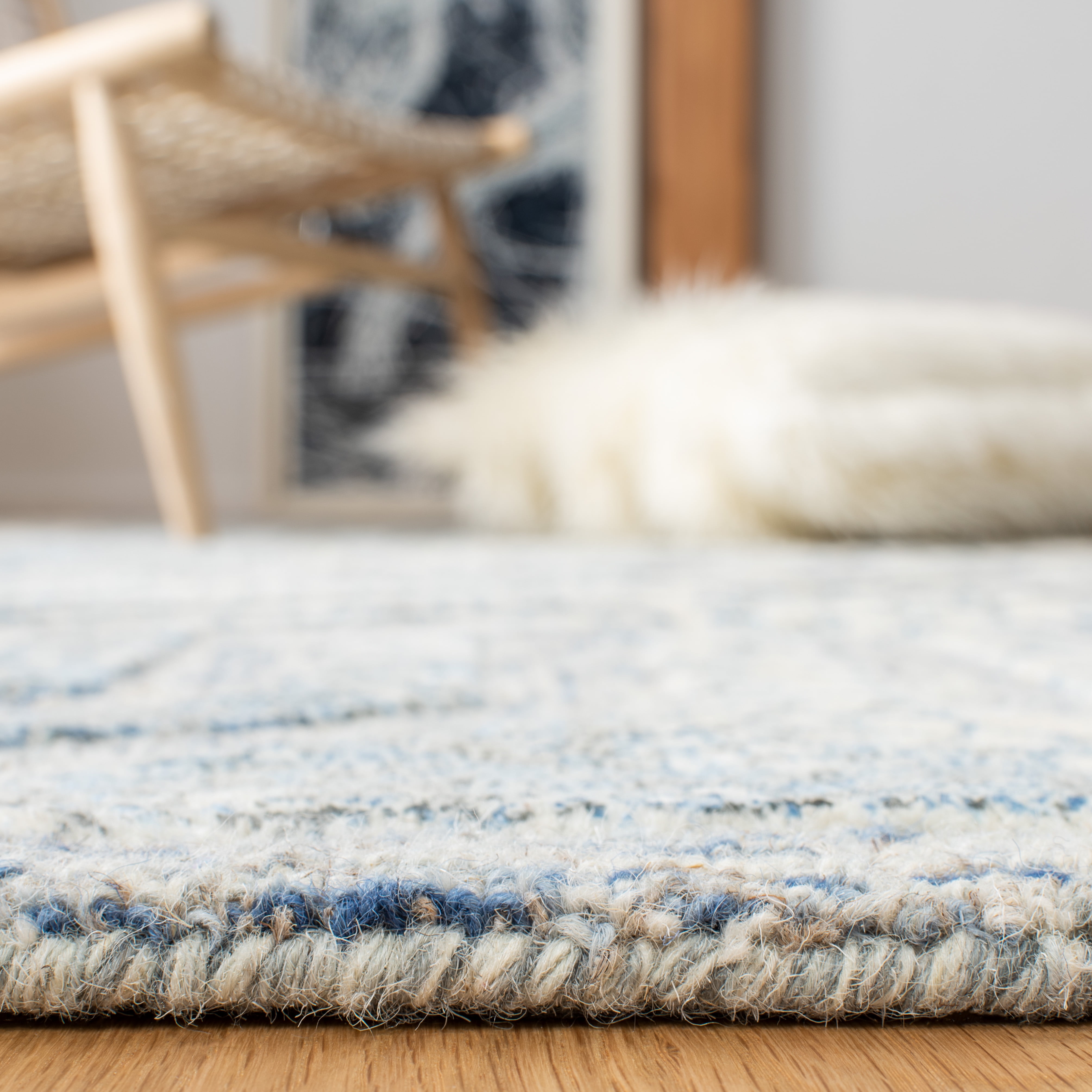 SAFAVIEH Restoration Vintage Rubye Geometric Area Rug, Blue/Ivory, 4' x 6'