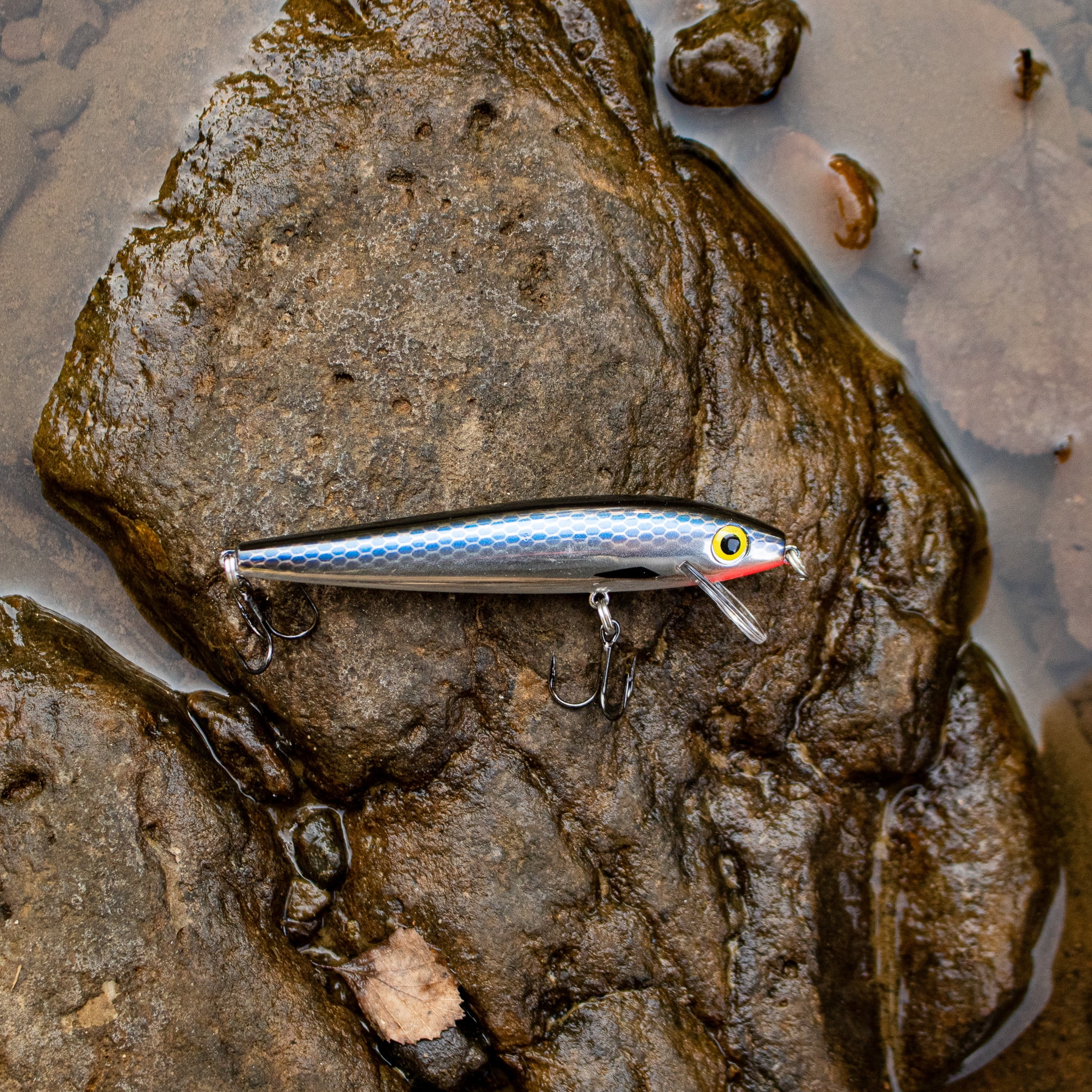 Rebel Track Down Minnow Slick Slow Sinking Slick Black Minnow 2 1/2" 5/32 oz.