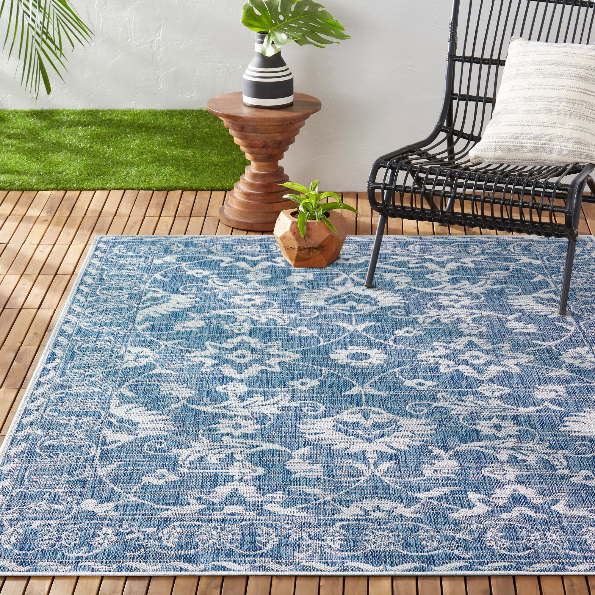 Nicole Miller New York Patio Country Ayala Botanical Floral Indoor/Outdoor Area Rug, Aqua/Ivory , 7'9"x10'2"