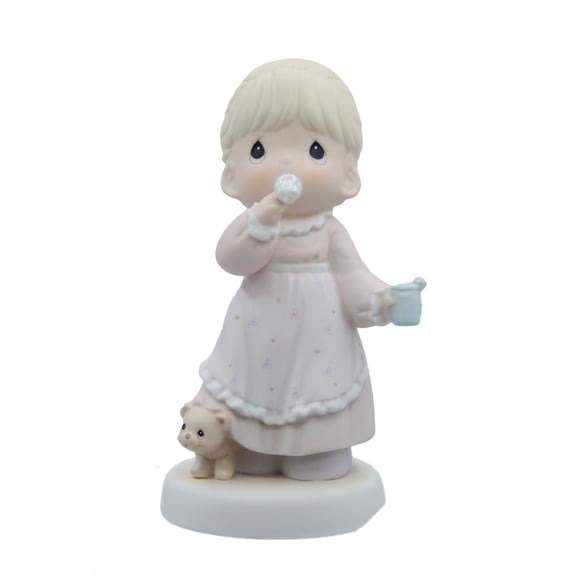 Precious Moments Figurine: 529982 Memories are Made of This (5") DSR Special Event Exclusive