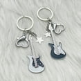 thumbnail image 4 of Guardurnaity Llavero creativo y de moda para mujer, llavero con colgantes de guitarra de aleación de estrella de pentagrama de guitarra Ropa, zapatos y accesorios Miscelánea tres, 4 of 6