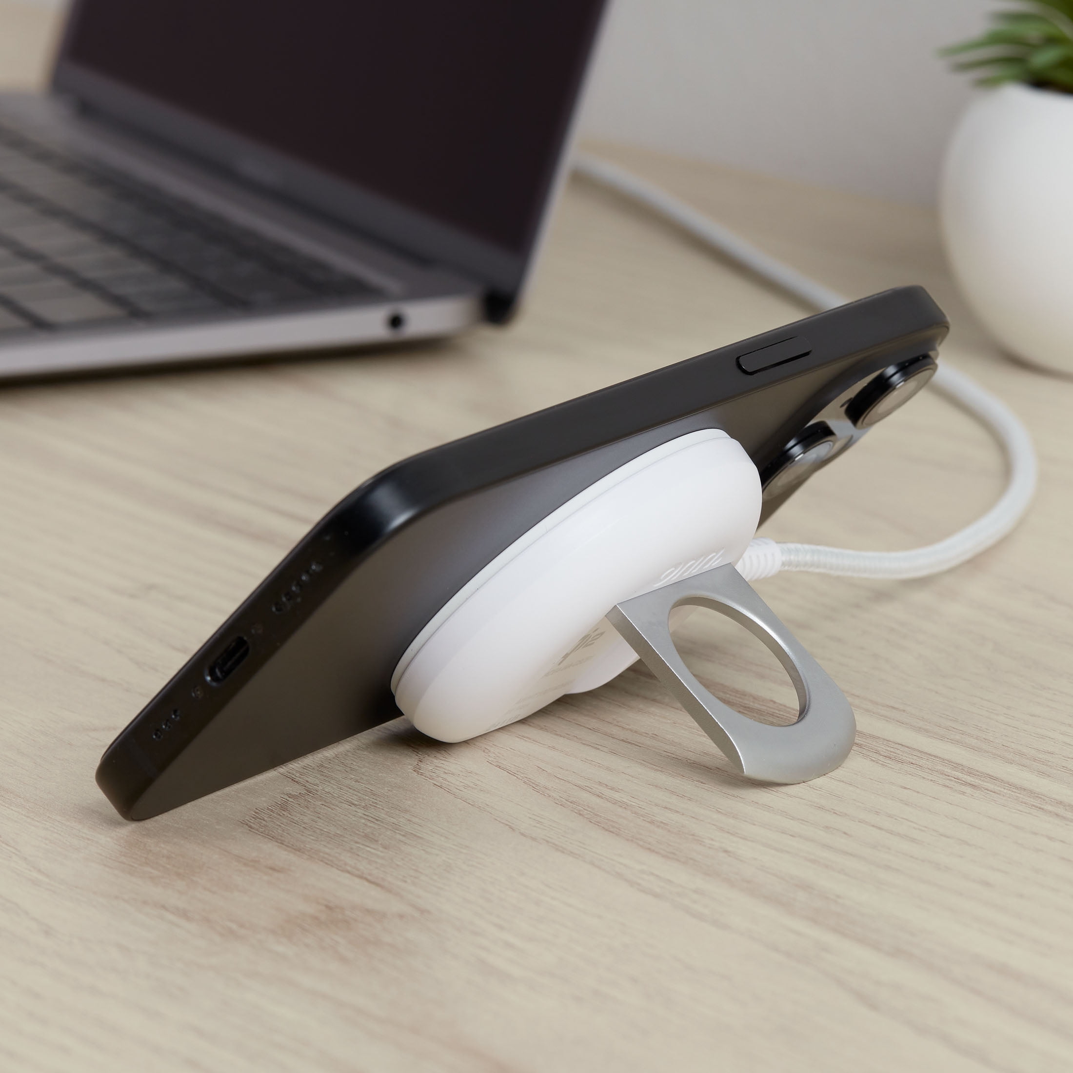 onn 15W Magnetic Wireless Charging Pad, Qi2 Certified, braided cable, White - Compatible with iPhone 17/16/15/14/13/12 series