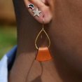 thumbnail image 1 of 2 pares de pendientes de cuero geométricos de metal en forma de gota personalizados de estilo europeo y americano Pendientes huecos de costura creativa, negro + marrón Ban LingWen 8390606075291, 1 of 1