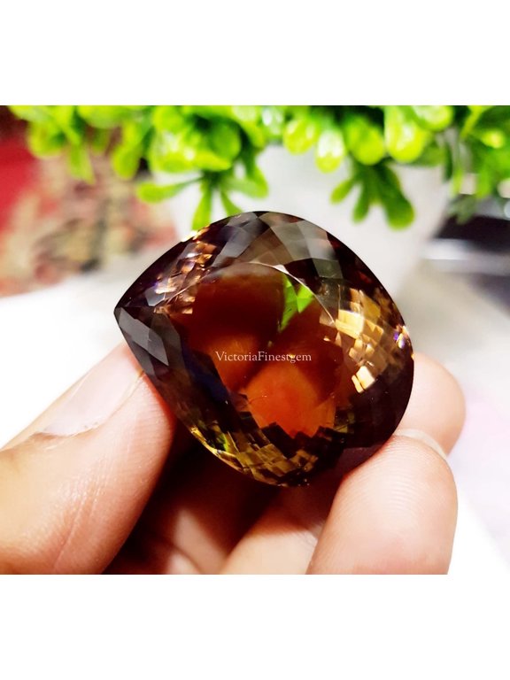 143.20 Carat Color Change Alexandrite Handmade Trending Stones Fancy Shape Alexandrite Pendant And Extra Gift Loose Gemstone