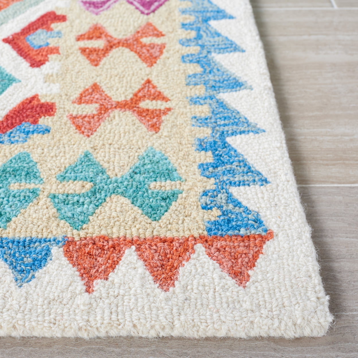 SAFAVIEH Aspen Boyce Geometric Area Rug, Ivory/Red, 7' x 7' Square
