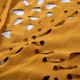thumbnail image 4 of Bufanda poncho abierta con flecos de ante para mujer - Estampado perforado, poliéster, talla única - 190 cm de largo, 4 of 5