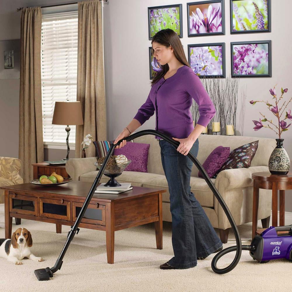 Home vacuum cleaner. Home clean пылесос. Человек пылесос. Мама с пылесосом. Пылесос для животных.