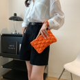 thumbnail image 4 of Bolso de mano de PU para mujer, monedero acolchado de color sólido, bolso de noche (naranja), 4 of 7