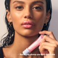thumbnail image 2 of Brillo voluminizador de labios Kosas Lip Pulse Glassy Aura Flare, 2 of 9