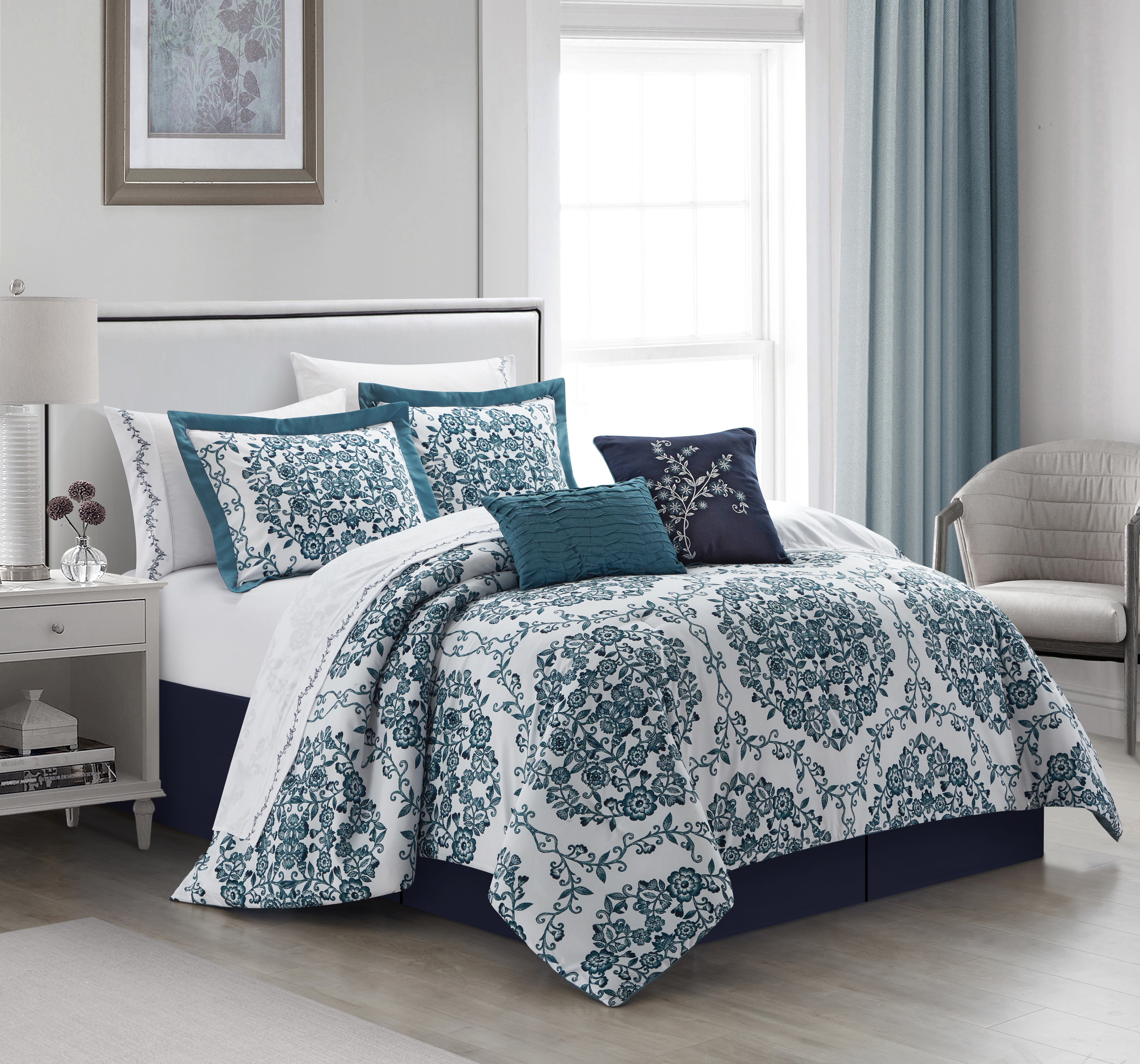 Queen Comforter Set In Grey 
