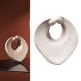 thumbnail image 4 of Escultura de resina abstracta con temática de la familia humana. Figuras coleccionables para el hogar. Beige_B, 4 of 9