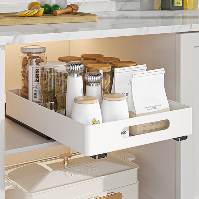 organizadores de gabinete deslizantes con adhesivo, cajones extraíbles para cocina y despensa, hierro robusto blanco ChaoLink, vista frontal de cajón rectangular con asa recortada y rieles negros, bandeja mate con frascos y condimentos, instalación adhesiva sin tornillos que maximiza espacio en alacena y facilita acceso; también suele usarse para ordenar utensilios pequeños en gavetas secundarias.