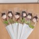 thumbnail image 4 of Ramo de graduación hecho a mano con ganchillo - Figurita de niño/niña/perro de recuerdo para graduados, profesores, amantes de las mascotas | Regalo de hilo ecológico para celebraciones académicas, 4 of 6