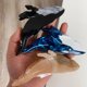 thumbnail image 3 of Pinzas para el pelo de acetato con diseño de ballena azul para mujer: elegantes, con sujeción segura, vista trasera moderna y ajuste universal., 3 of 5