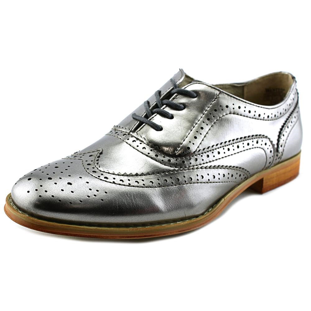 Wanted Babe Women US 8.5 Silver Wingtip 
