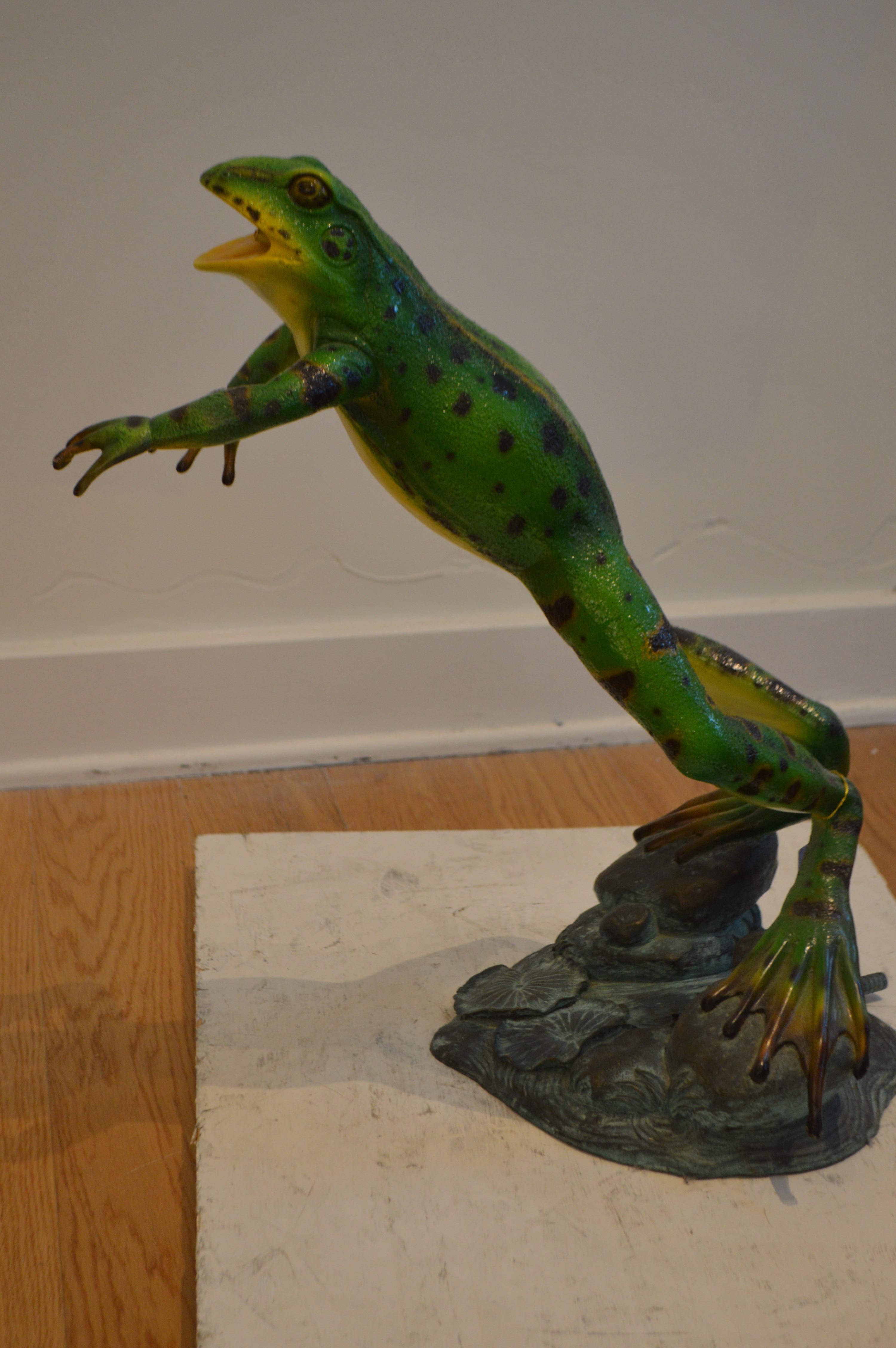 Nifao Jumping Frog – Outdoor Bronze Fountain, Garden Water Feature, 19"L x 12"W x 22"H