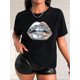 thumbnail image 1 of Camiseta informal de manga corta con cuello redondo para mujer, tejido de punto de algodón con elasticidad media, con estampado de labios, para primavera/verano/otoño, ideal para practicar deporte., 1 of 7