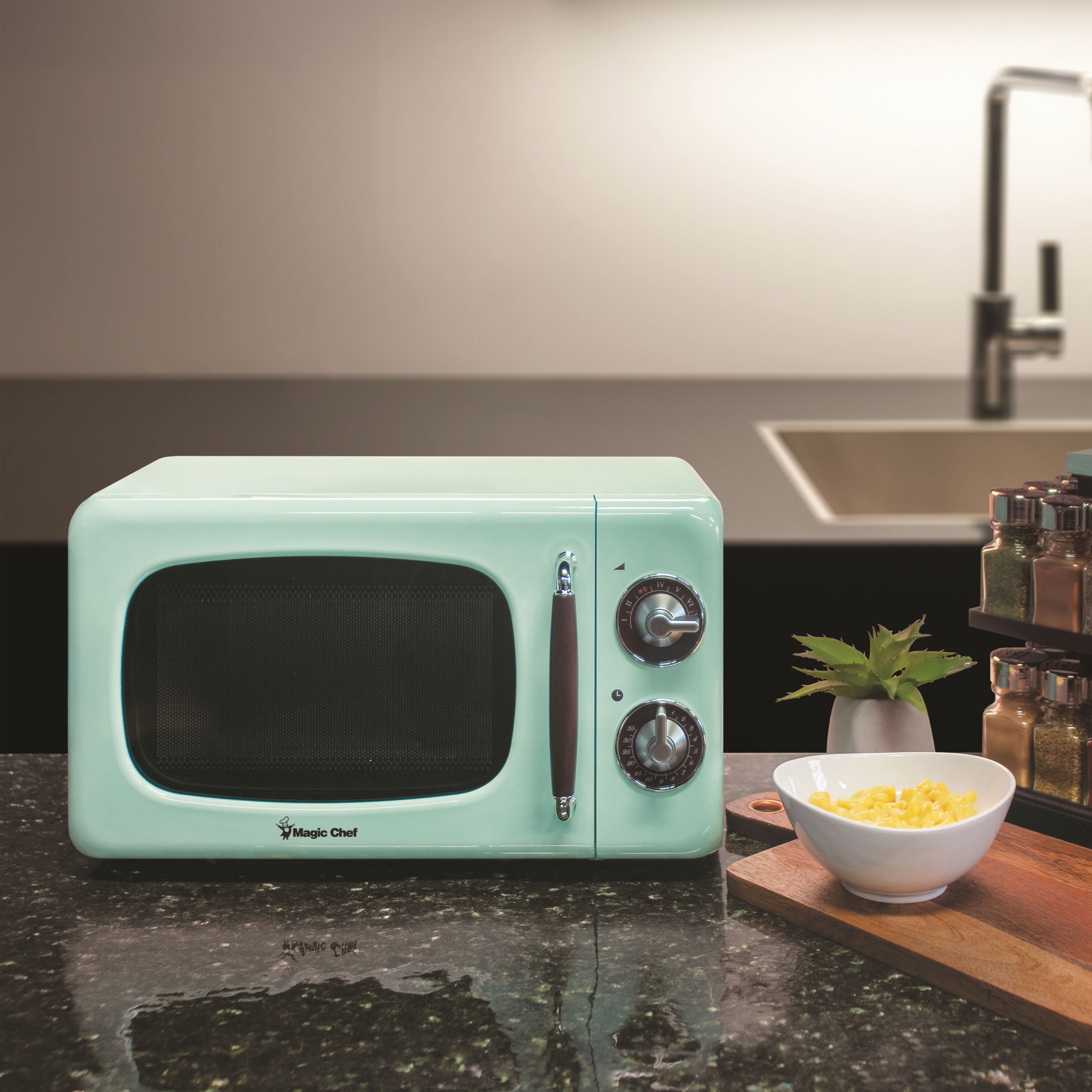 0.7 Cu ft New Magic Chef 700 Watt Countertop Microwave in Mint Green - image 3 of 5