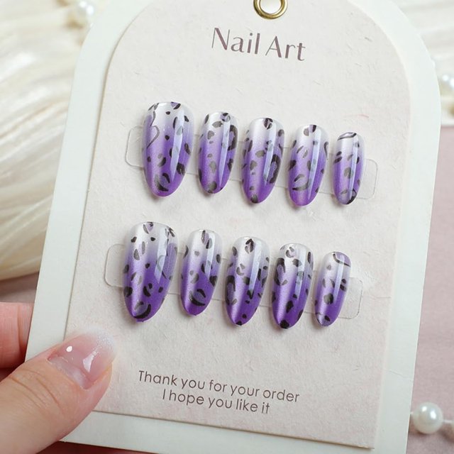 Uñas postizas adhesivas Sevgob 30 piezas, almendra mediana, leopardo morado