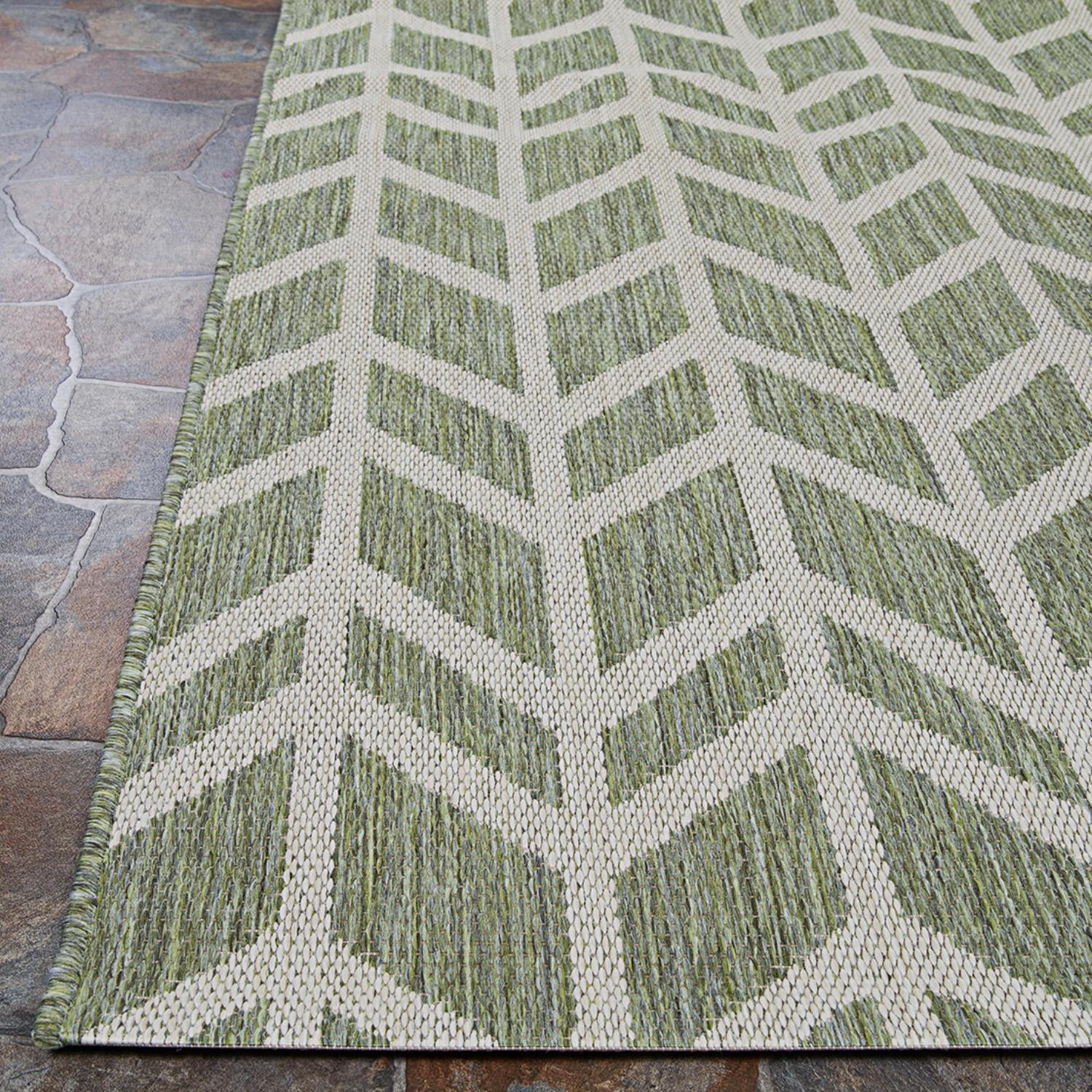 Couristan 7.5' x 7.5' Sage and Champagne Chevron Outdoor Rug