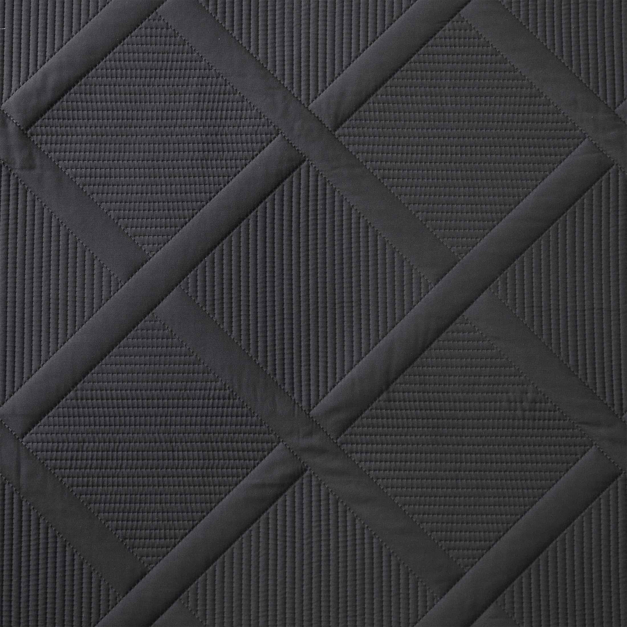 Mainstays Solid Diamond Pinsonic Reversible Quilt, Grey, Full/Queen, Soft Wash Microfiber, All Ages