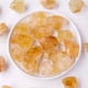 thumbnail image 3 of Xiao Hua Piedra cruda de cristal amarillo natural de 100 g, piedra de aromaterapia de 2-3 cm de tamaño, piedra triturada de expansión, adorno decorativo para bonsái, piedra cruda., 3 of 5
