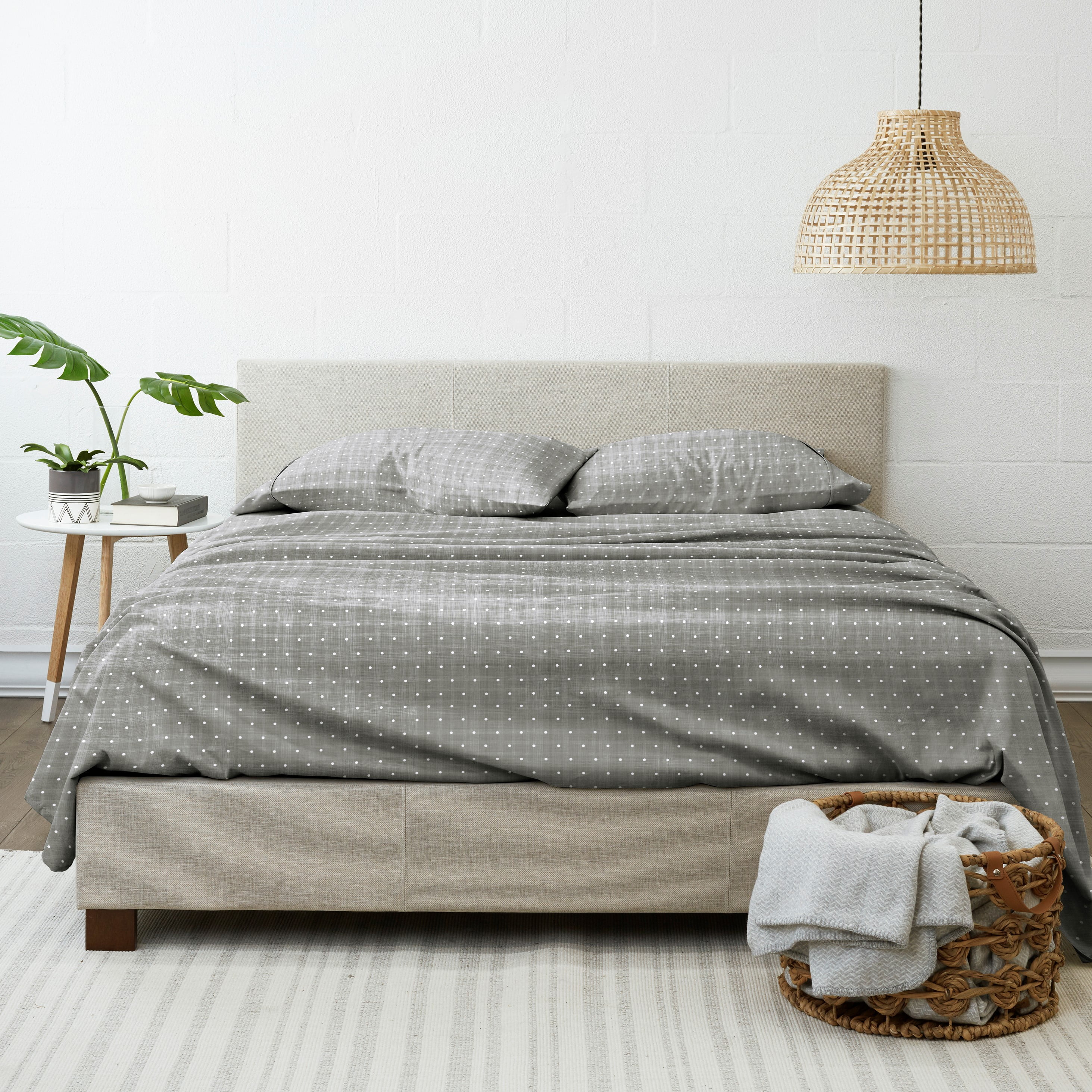 Noble Linens 4 Piece Pattern Microfiber Bed Sheets Set, Gray Polka Dot,King