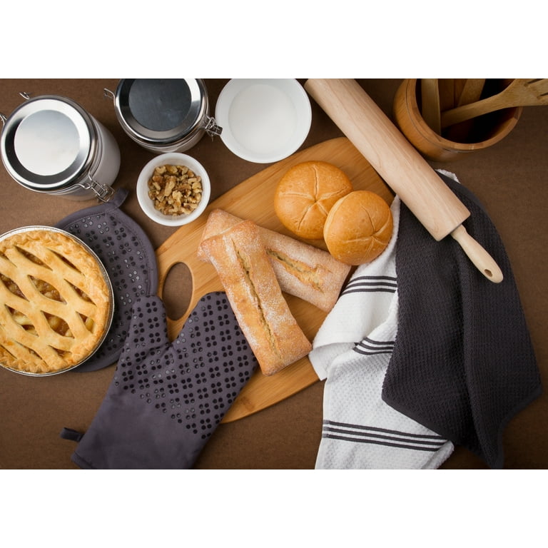 The 16 Best Oven Mitts & Pot Holders for 2024 (Kitchen Tested)
